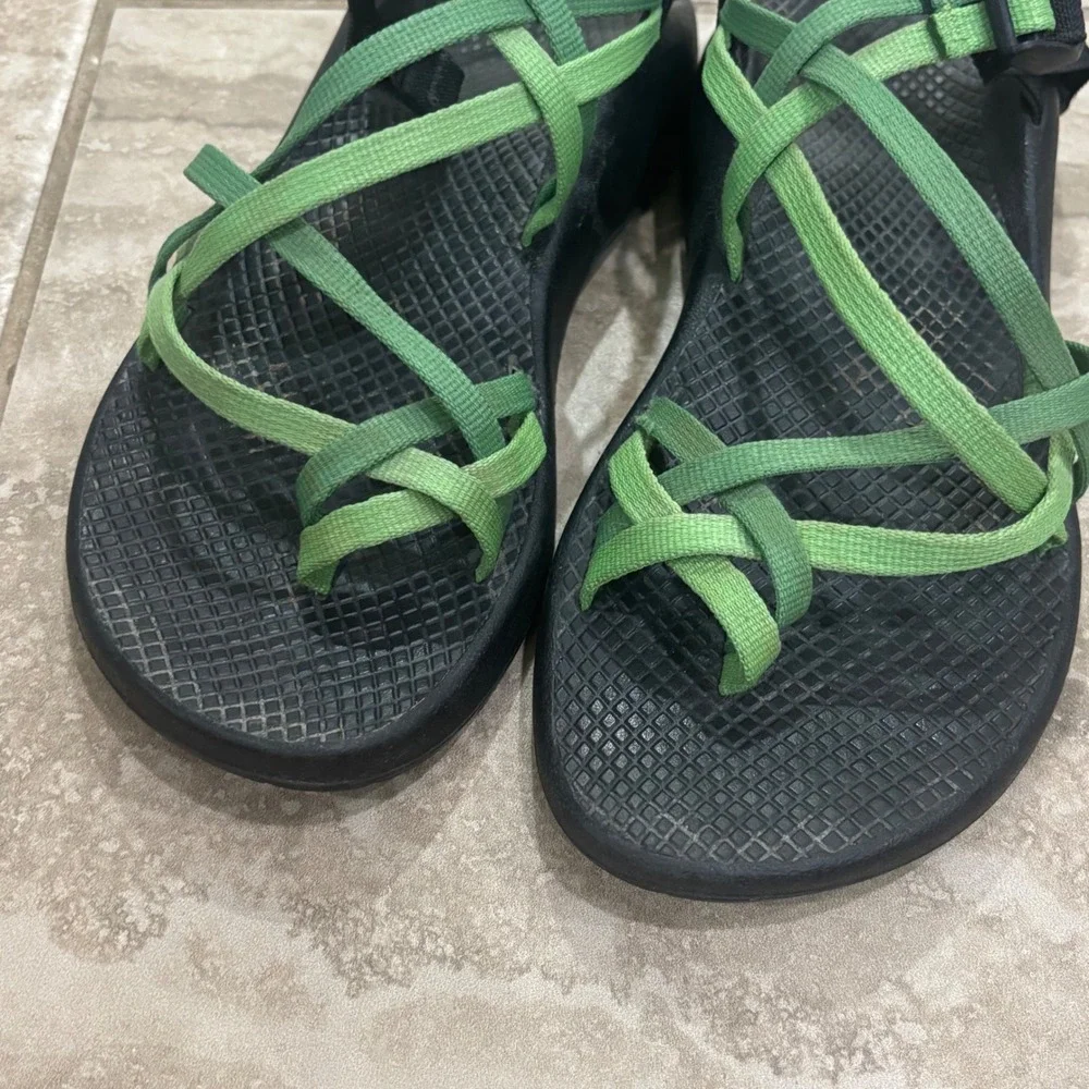 Chaco Z2 Yampa Sandals Womens 8 Green Strappy Toe Loop Hiking Vibram Soles
